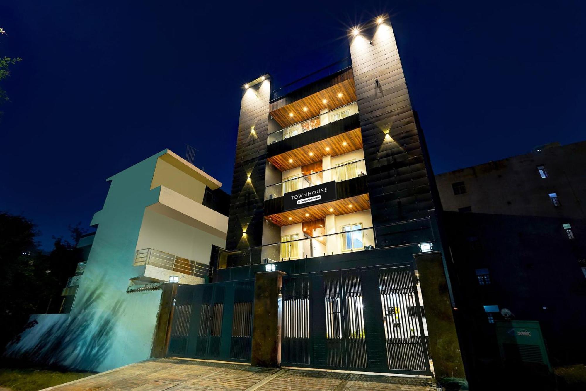 Super Townhouse Sector 104 Noida Hotel Kültér fotó