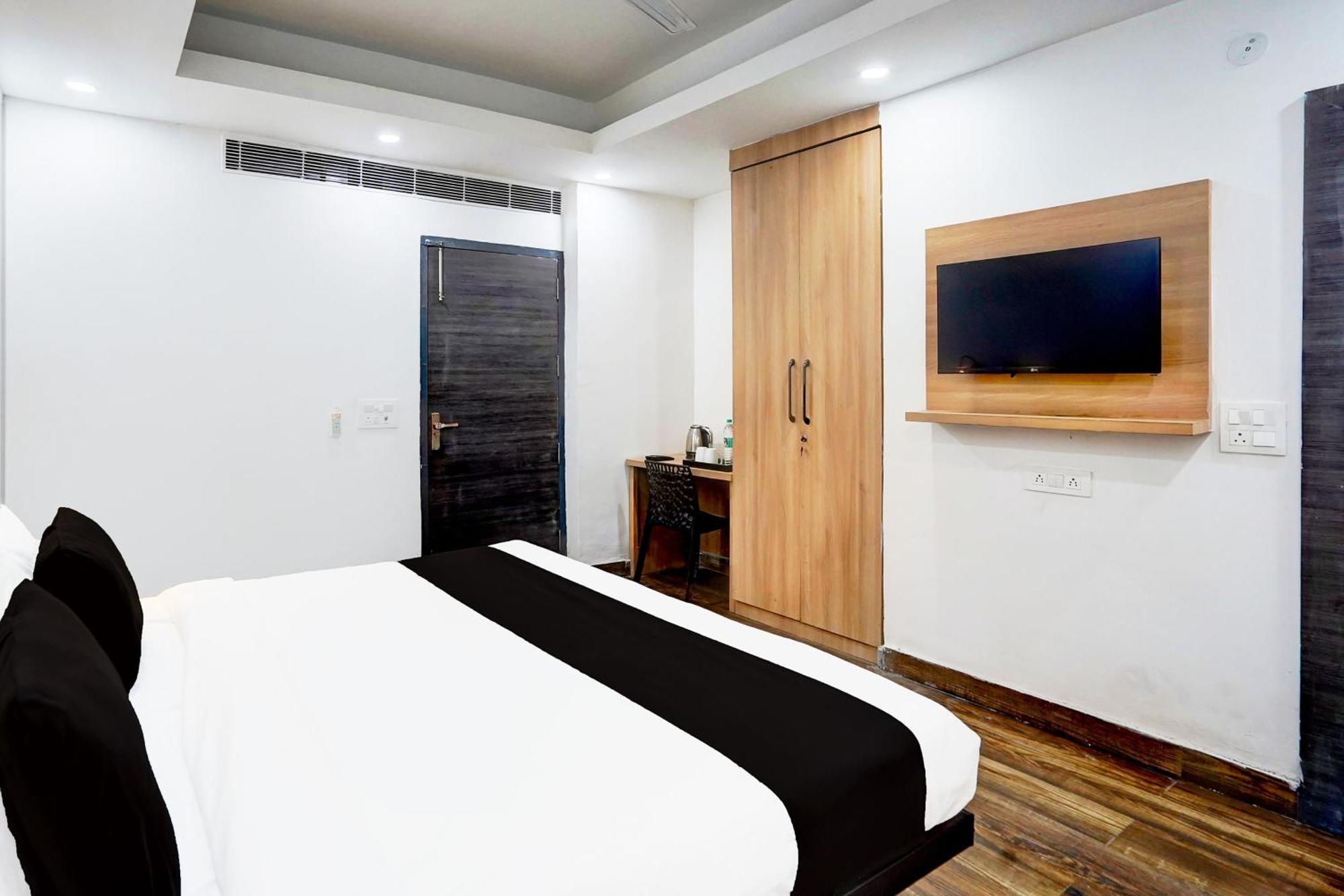 Super Townhouse Sector 104 Noida Hotel Kültér fotó
