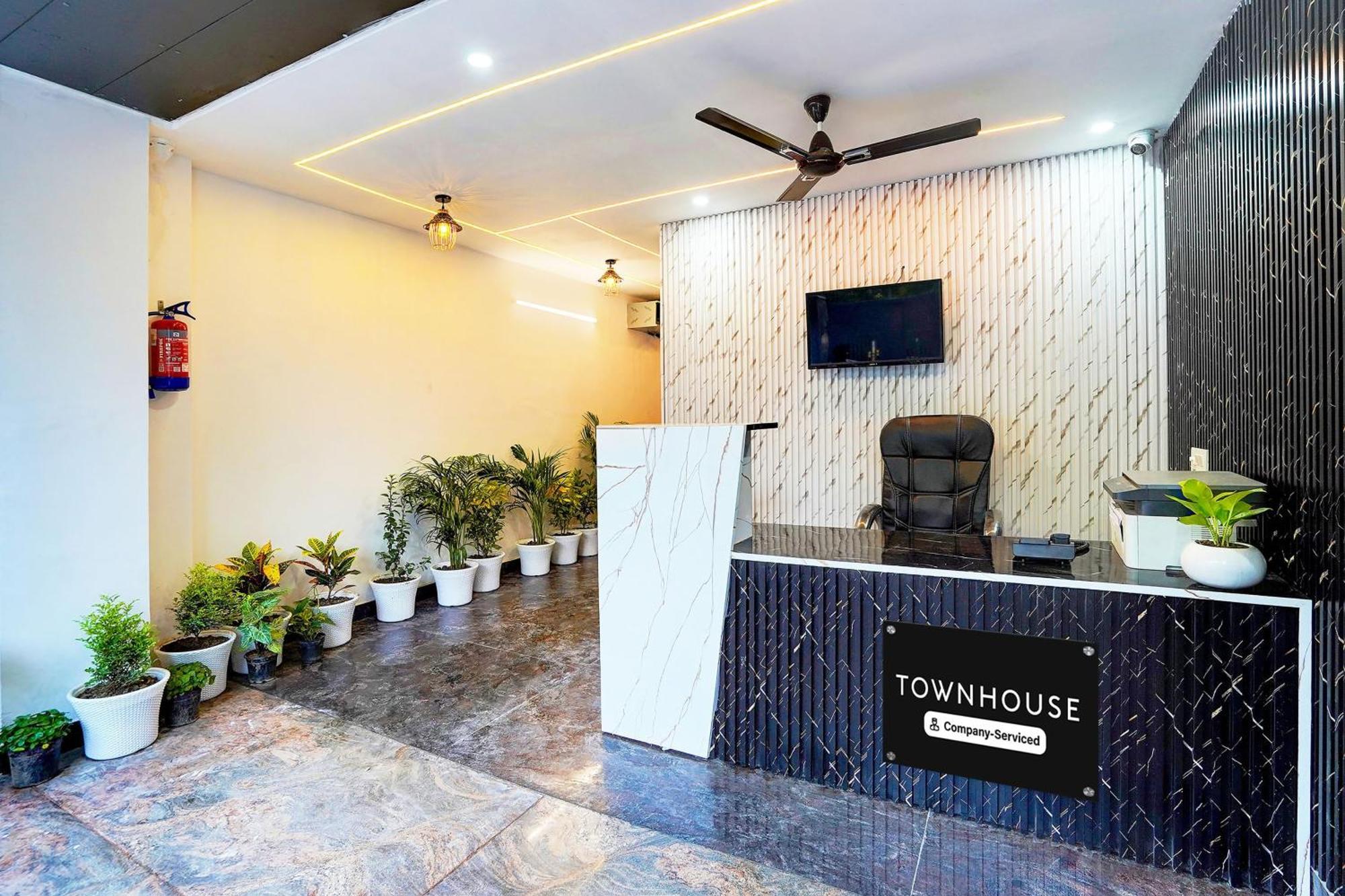 Super Townhouse Sector 104 Noida Hotel Kültér fotó