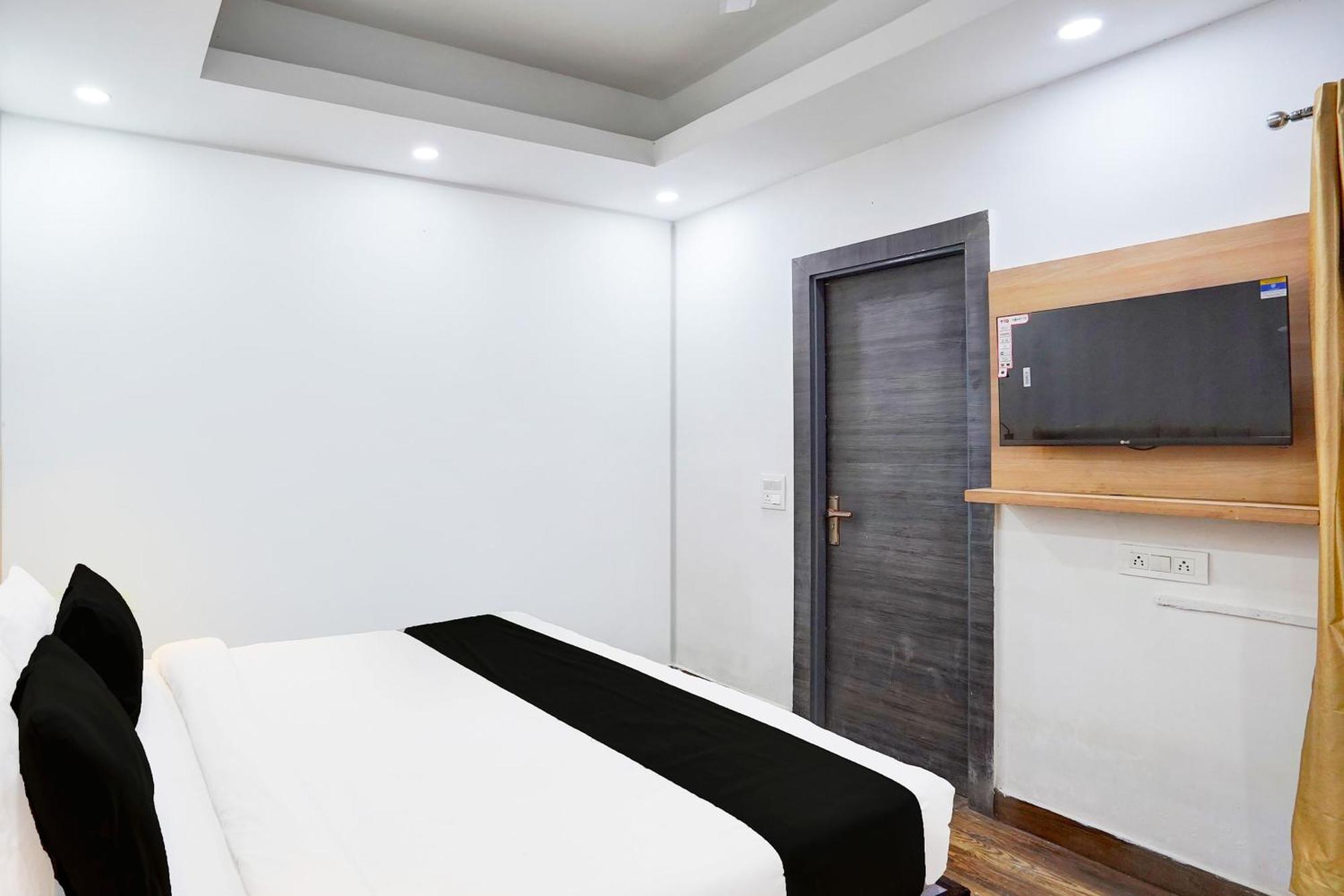 Super Townhouse Sector 104 Noida Hotel Kültér fotó